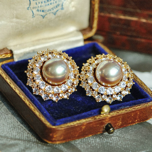 Antique line "Madrid Royal Palace" HW cream gold horse shell pearl earrings full of zircon gorgeous court style ear clips