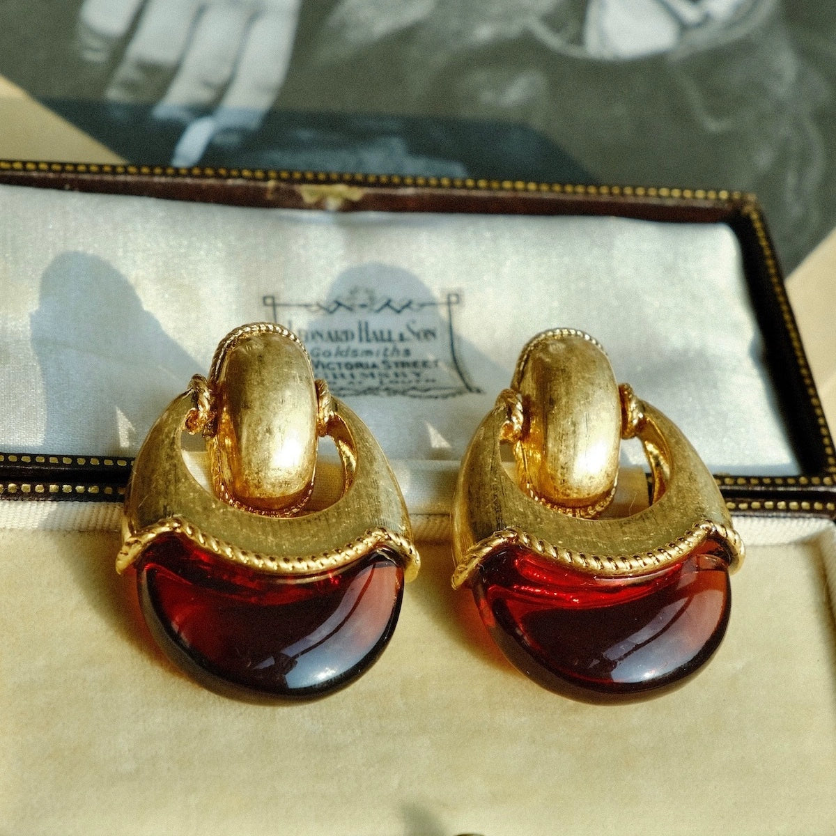 "Preserved" vintage niche retro amber pendant exaggerated earrings autumn and winter high-end Maillard