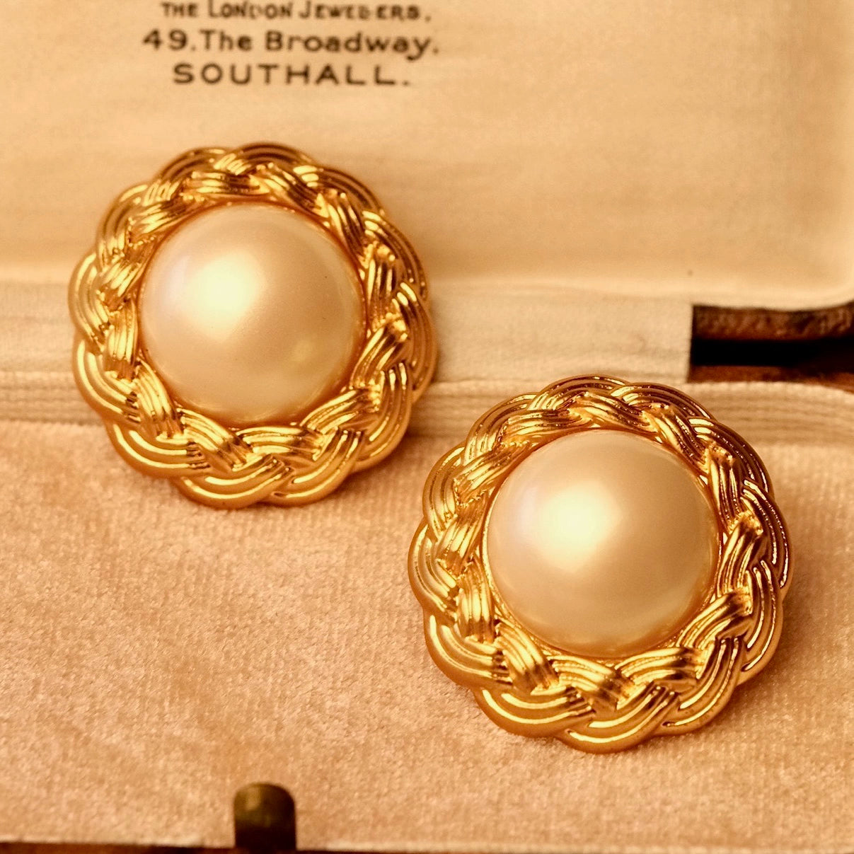 "Lizzie" Vintage second-hand homemade earrings Classic big pearl small fragrance style braided gentle and atmospheric ear clips