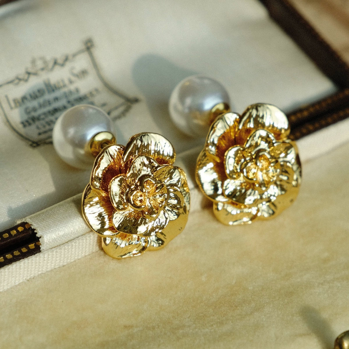 "Golden Gardenia" vintage French retro three-dimensional flower plain gold earrings earrings high-end commuting all-match