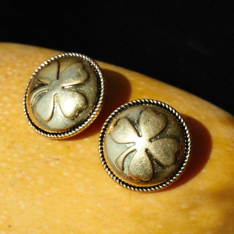 "Gold Coin Four-Leaf Clover" original retro round coin earrings niche literary four-leaf clover old gold-plated earrings ear clips