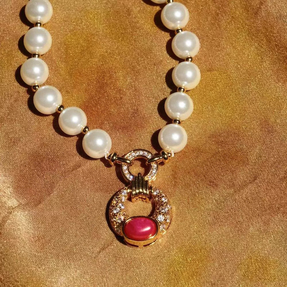 Light jewelry line "Rouge Button" wax inlaid zircon glass pearl necklace pink stone lock palace style suit