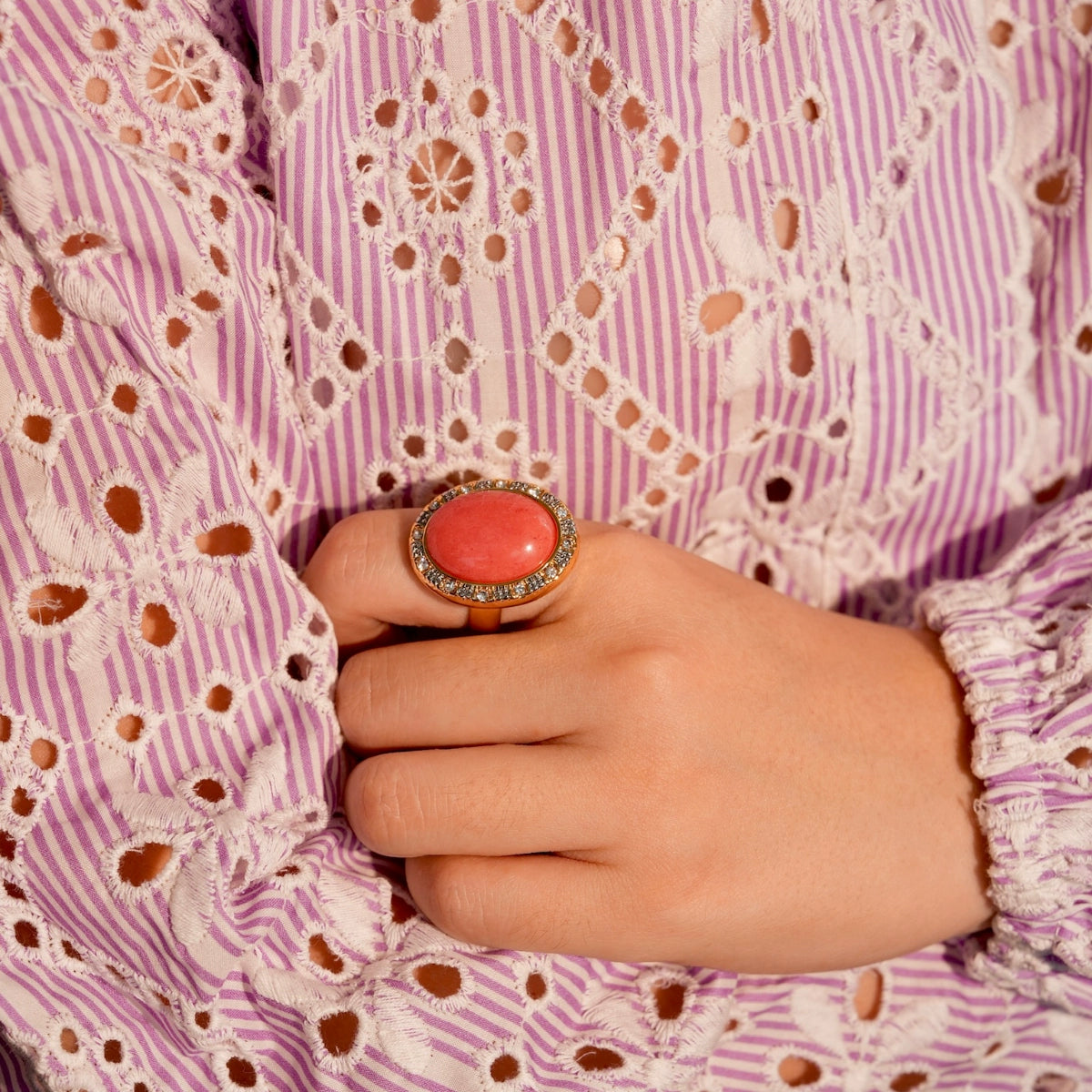 Light Jewelry Line "Hugh Hammersley" Vintage Oval Open Ring Gold and Silver Two-tone Gold-plated Watermelon Red