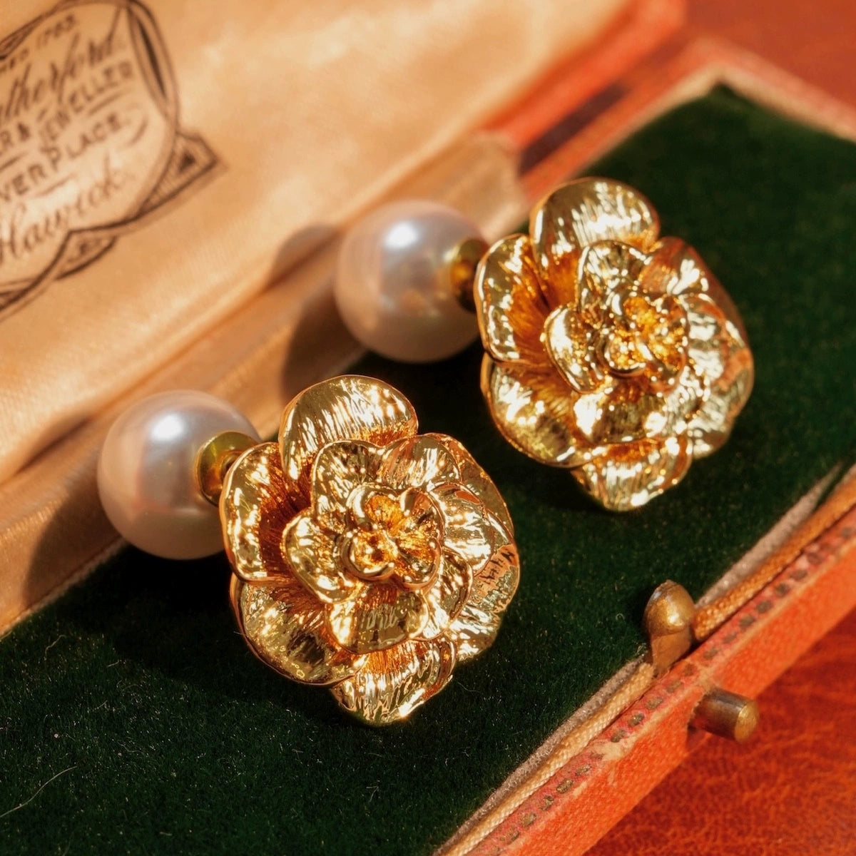 "Golden Gardenia" vintage French retro three-dimensional flower plain gold earrings earrings high-end commuting all-match