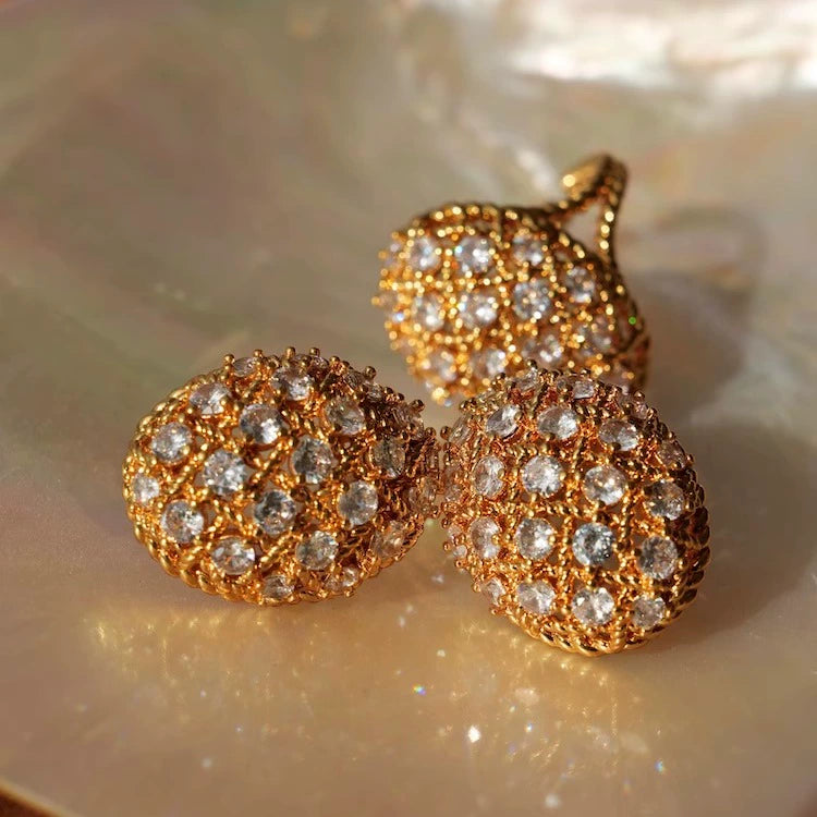 Light jewelry line "Queen of Denmark" Cartie* heavy-duty vintage earrings Bujia palace style earrings