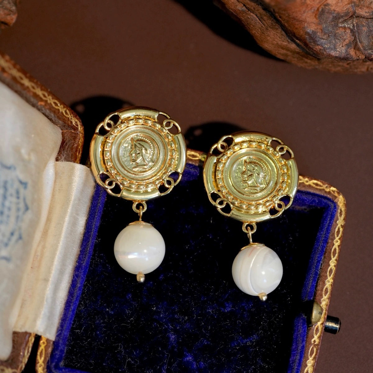 "Chivalry" Antique Natural Mother-of-Pearl Pendant Earrings Ancient Roman Gold Coin Three-Dimensional Portrait Relief Ear Clip