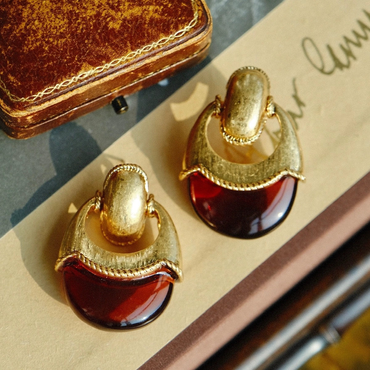 "Preserved" vintage niche retro amber pendant exaggerated earrings autumn and winter high-end Maillard