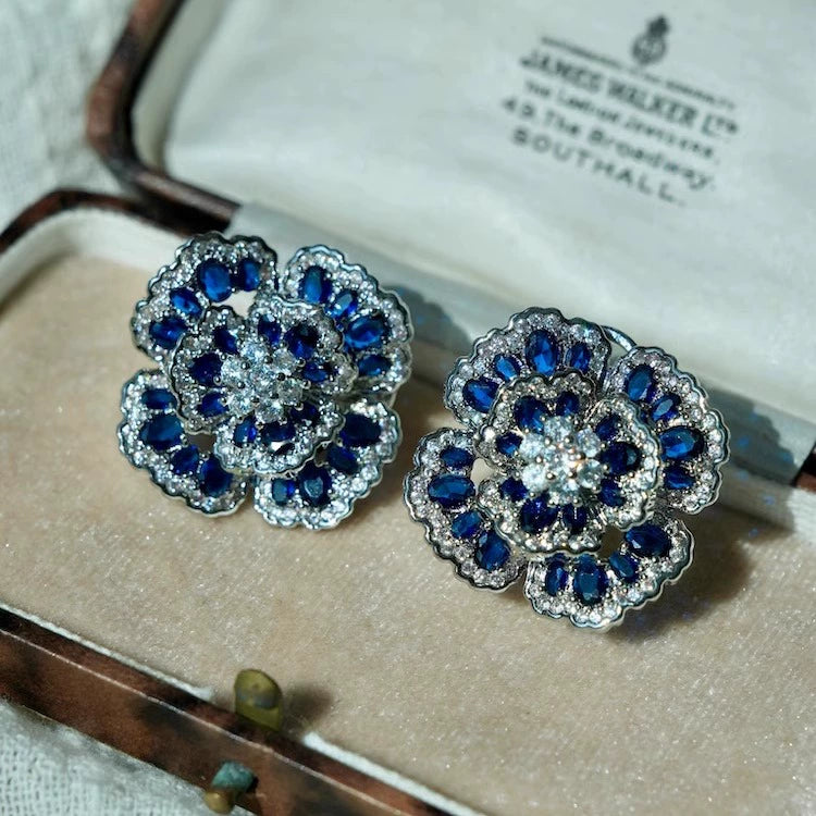 Antique line "Blue Camellia" Van Cleef & Arpels vintage jewelry Blue zircon heavy-duty wax inlaid ear clips