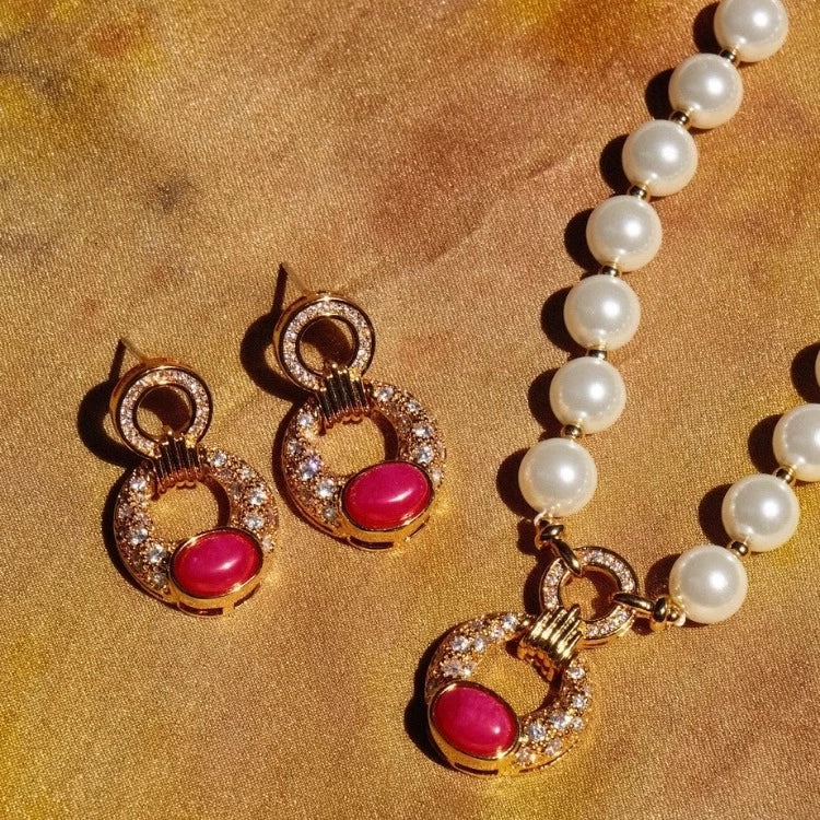 Light jewelry line "Rouge Button" wax inlaid zircon glass pearl necklace pink stone lock palace style suit