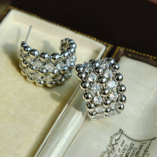 Light jewelry line "Lights on" Bao Slong antique design braided C-ring platinum-plated earrings with shining zircon