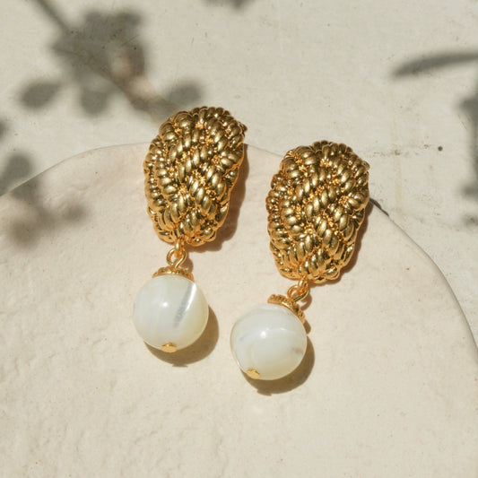 "Golden Woven Jade Shell" original retro French niche woven horseshoe shell pendant earrings Xiaoxiang high-end