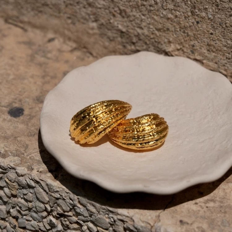 "Yuebanwan" Retro French Plain Gold C-shaped Earrings Three-dimensional Textured Niche High-end Temperament Earrings